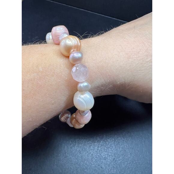 Freshwater pearl and rose quartz stretch bracelet - Picture 9 of 9